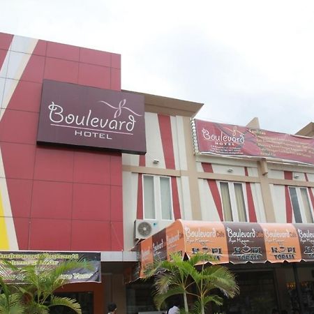 Boulevard Hotel Makassar Esterno foto