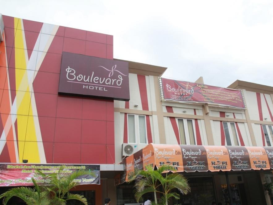 Boulevard Hotel Makassar Esterno foto
